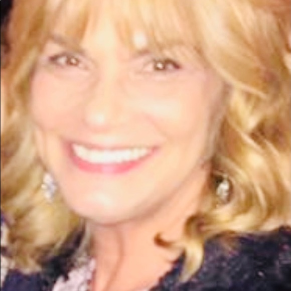 Meet your Posher, Evani - Picture 3 of 4